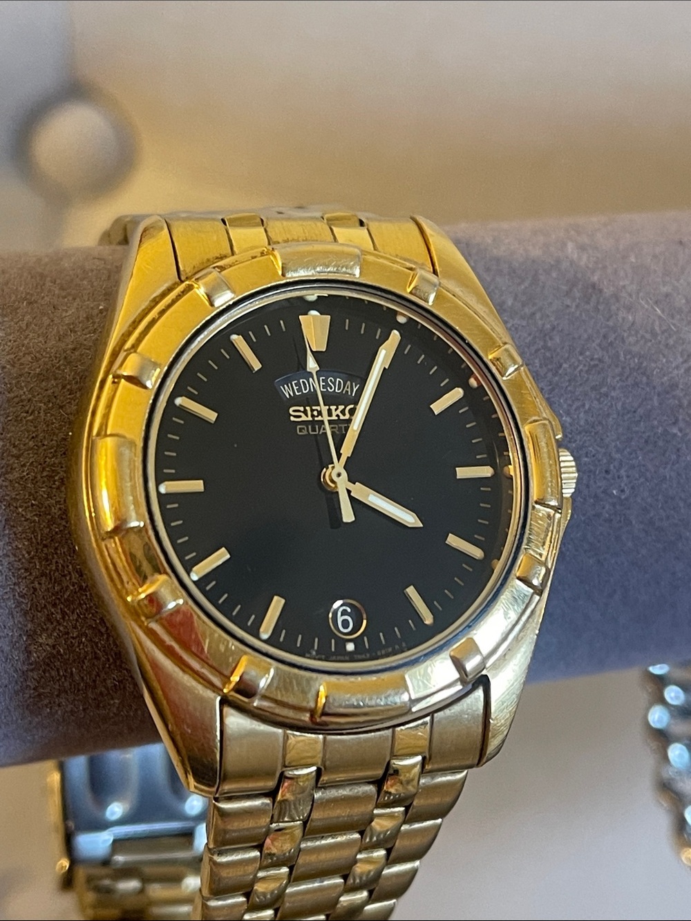 Preowned Seiko Gold and Black Men’s Quartz Day-Date Watch